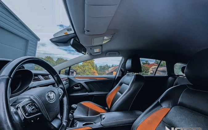 Toyota Avensis cena 42900 przebieg: 248947, rok produkcji 2015 z Czerwionka-Leszczyny małe 254